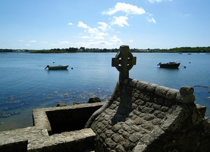 MYSTÉRIEUSES FONTAINES DE BRETAGNE