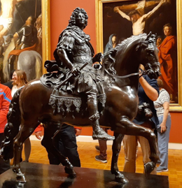 La statue de Louis XIV dévoilée au Musée des beaux-arts de Rennes  : la provocation de trop  !